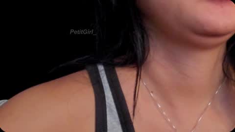 Snapshot of petitgirl_ chatting on December 29, 1:38 pm  J A S S  online show from December 29, 1:38 pm