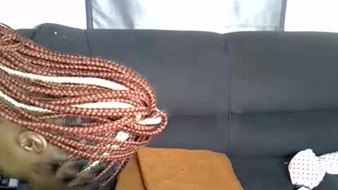 petitpearl online show from February 13, 8:05 pm