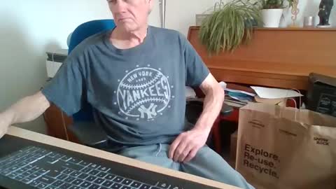 petitwilly online show from April 9, 8:42 am