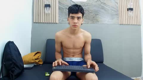 Snapshot of petter_ozk chatting on May 20, 12:11 pm petter online show from May 20, 12:11 pm