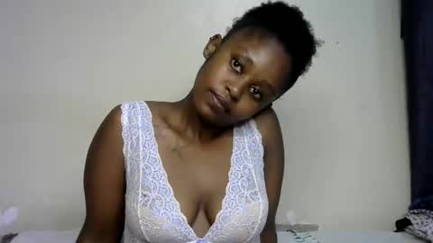 Snapshot of pettite_gal chatting on April 18, 7:40 pm pettite_gal online show from April 18, 7:40 pm