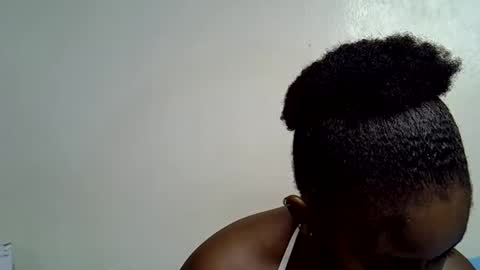 Snapshot of pettite_gal chatting on April 19, 8:11 pm pettite_gal online show from April 19, 8:11 pm