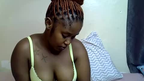 Snapshot of pettite_gal chatting on May 11, 4:37 pm pettite_gal online show from May 11, 4:37 pm