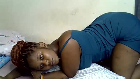 Snapshot of pettite_gal chatting on May 12, 5:32 pm pettite_gal online show from May 12, 5:32 pm