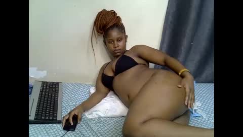 Snapshot of pettite_gal chatting on May 20, 8:04 pm pettite_gal online show from May 20, 8:04 pm