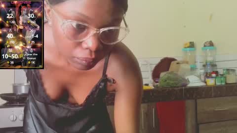 Snapshot of pettitemellany chatting on January 19, 8:51 pm pettitemellany online show from January 19, 8:51 pm