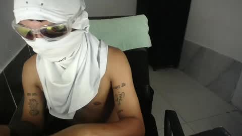 petty_boy777 online show from April 30, 2:40 am