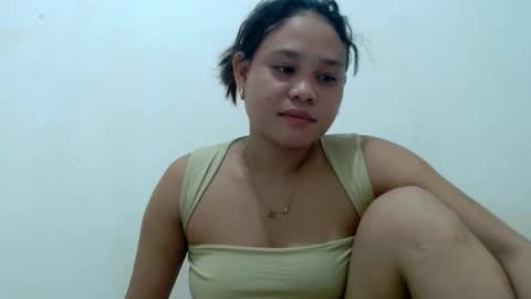 Snapshot of petty_yumii chatting on June 6, 11:48 am petty_yumii online show from June 6, 11:48 am