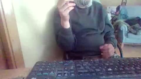 Snapshot of peyo873996 chatting on April 13, 1:49 pm peyo873996 online show from April 13, 1:49 pm