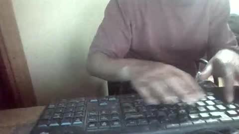 Snapshot of peyo873996 chatting on April 18, 7:07 pm peyo873996 online show from April 18, 7:07 pm