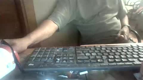 Snapshot of peyo873996 chatting on May 24, 7:30 pm peyo873996 online show from May 24, 7:30 pm