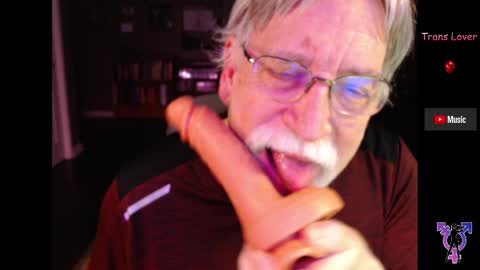 Snapshot of pghk2000 chatting on February 26, 2:15 am George online show from February 26, 2:15 am