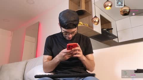 phantom_bigger1 online show from February 7, 12:50 pm