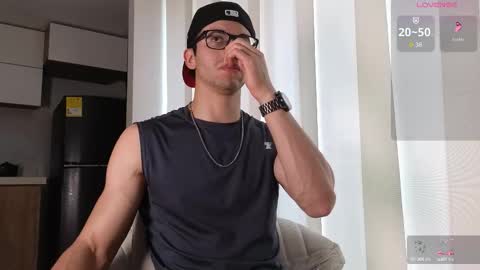 phantom_bigger1 online show from October 9, 12:58 pm