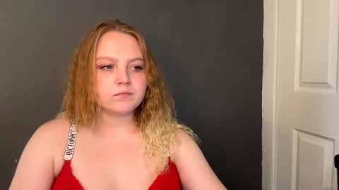 Snapshot of phatassblond chatting on February 26, 9:16 pm PhatAssBlond online show from February 26, 9:16 pm
