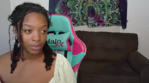 Snapshot of phatjuicypeach chatting on June 22, 5:32 pm Destiny Adams online show from June 22, 5:32 pm