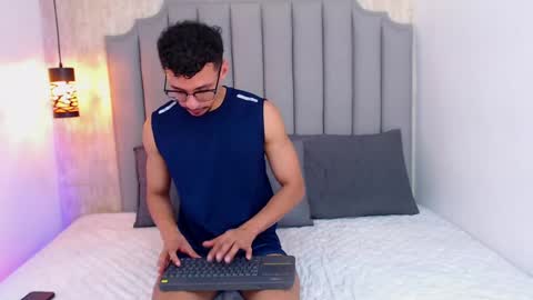 Snapshot of philip_collins chatting on May 26, 2:07 am Milo online show from May 26, 2:07 am