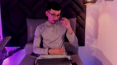 Snapshot of philip_collins chatting on June 6, 2:16 am Milo online show from June 6, 2:16 am