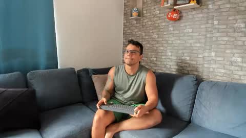 Snapshot of philipe_inzagui chatting on October 27, 8:57 pm Philipe online show from October 27, 8:57 pm