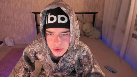 Snapshot of philipp_blonde chatting on January 18, 2:47 am philipp_blonde online show from January 18, 2:47 am