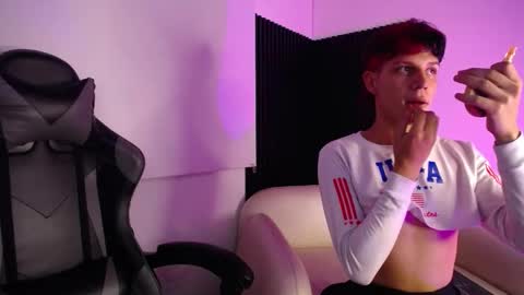 Snapshot of philipp_jones chatting on February 3, 4:21 am PHIL online show from February 3, 4:21 am