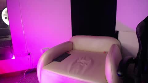 Snapshot of philipp_jones chatting on February 3, 6:22 am PHIL online show from February 3, 6:22 am