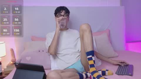 Snapshot of phillicious_ chatting on July 6, 8:55 pm Phillip online show from July 6, 8:55 pm