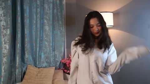 Hitomi oo online show from December 2, 6:30 am