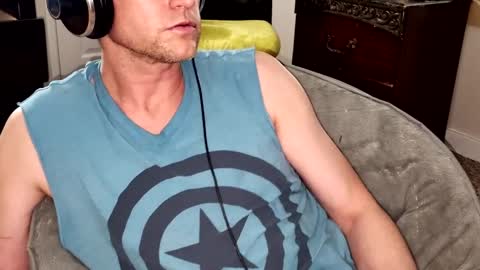 Snapshot of phu_q chatting on December 29, 7:00 pm DDT online show from December 29, 7:00 pm