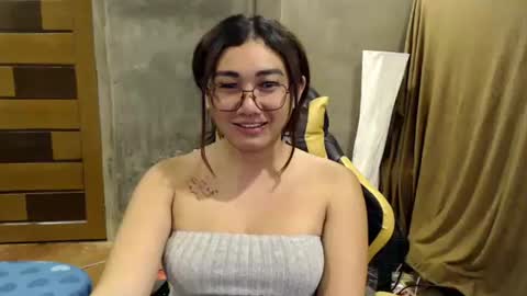 Pia online show from October 21, 8:09 pm