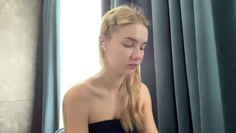 Snapshot of piastonesifer chatting on July 8, 8:41 am Kristie online show from July 8, 8:41 am