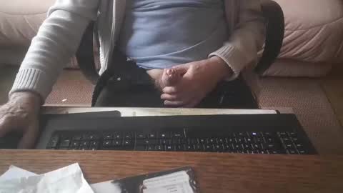 Snapshot of piavola chatting on May 5, 10:56 am piavola online show from May 5, 10:56 am