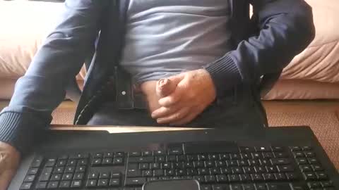 Snapshot of piavola chatting on June 11, 12:14 pm piavola online show from June 11, 12:14 pm