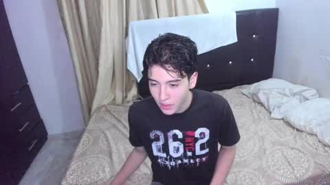 picaszomilos350 online show from February 15, 5:59 am