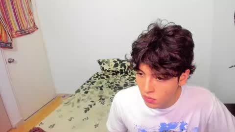 picaszomilos350 online show from March 5, 5:14 am