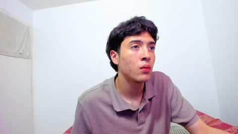 picaszomilos350 online show from April 10, 7:46 am