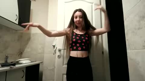 Snapshot of pieceofmoon chatting on December 13, 10:48 pm Moonie online show from December 13, 10:48 pm