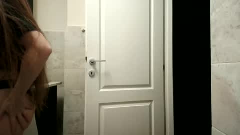 Snapshot of pieceofmoon chatting on December 22, 8:28 pm Moonie online show from December 22, 8:28 pm