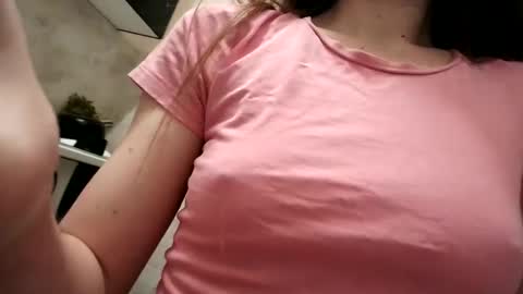 Snapshot of pieceofmoon chatting on January 10, 7:04 pm Moonie online show from January 10, 7:04 pm