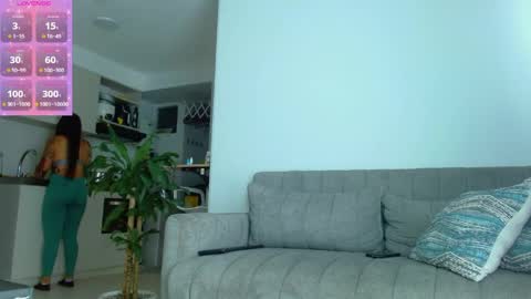 Snapshot of pielcanela361 chatting on April 23, 8:11 pm Viviana online show from April 23, 8:11 pm