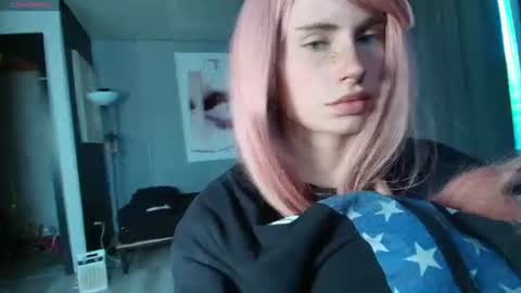 Snapshot of piera_ chatting on June 19, 3:33 am Piera online show from June 19, 3:33 am