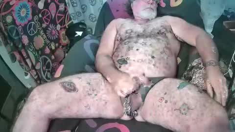 piercecox13 online show from April 1, 9:32 am