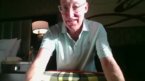 Snapshot of piethomas chatting on November 9, 4:16 pm PieSunshine online show from November 9, 4:16 pm