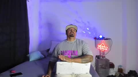 pikoro_gomez online show from April 21, 1:18 am