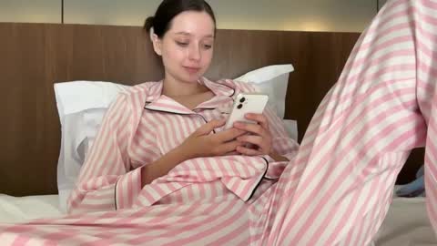 Snapshot of pileacadieri__ chatting on December 9, 11:47 am Trisha     online show from December 9, 11:47 am