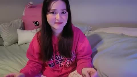 Snapshot of pillogoddess chatting on June 1, 9:22 am PilloGoddess online show from June 1, 9:22 am