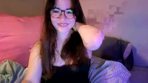 Snapshot of pillogoddess chatting on July 3, 5:03 am PilloGoddess online show from July 3, 5:03 am