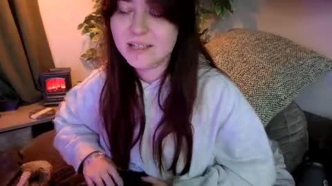 Snapshot of pillogoddess chatting on August 3, 7:18 am PilloGoddess online show from August 3, 7:18 am
