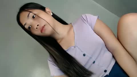 Snapshot of pillow_whispers chatting on April 22, 1:34 pm jane online show from April 22, 1:34 pm