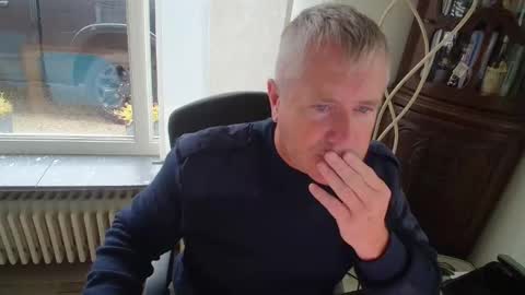 Snapshot of piloonklim chatting on October 25, 10:23 am piloonklim online show from October 25, 10:23 am